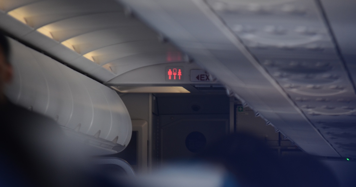 Man gets trapped in plane's comfort room for almost the entire flight